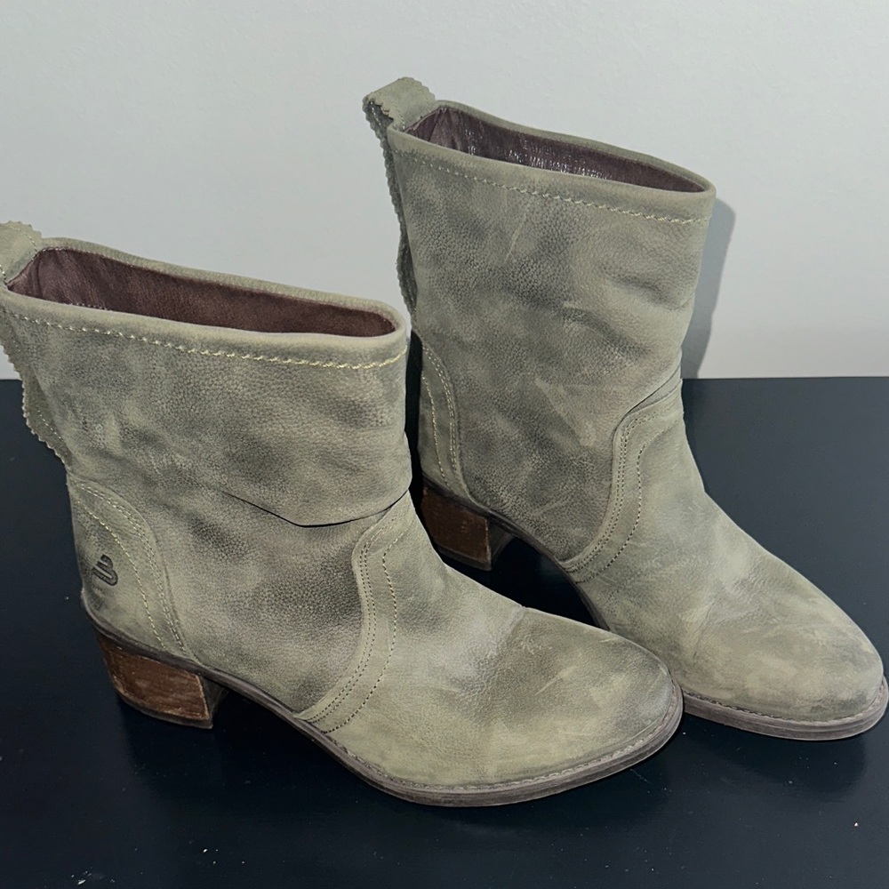 Elegant Olive Heeled Boots - Picture 1 of 3